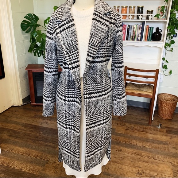 Long belted Plaid Wool Coat black and white - Picture 2 of 5